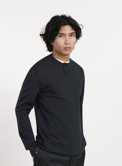 2 Buttons T-Shirt in Navy Blue Technical Knit