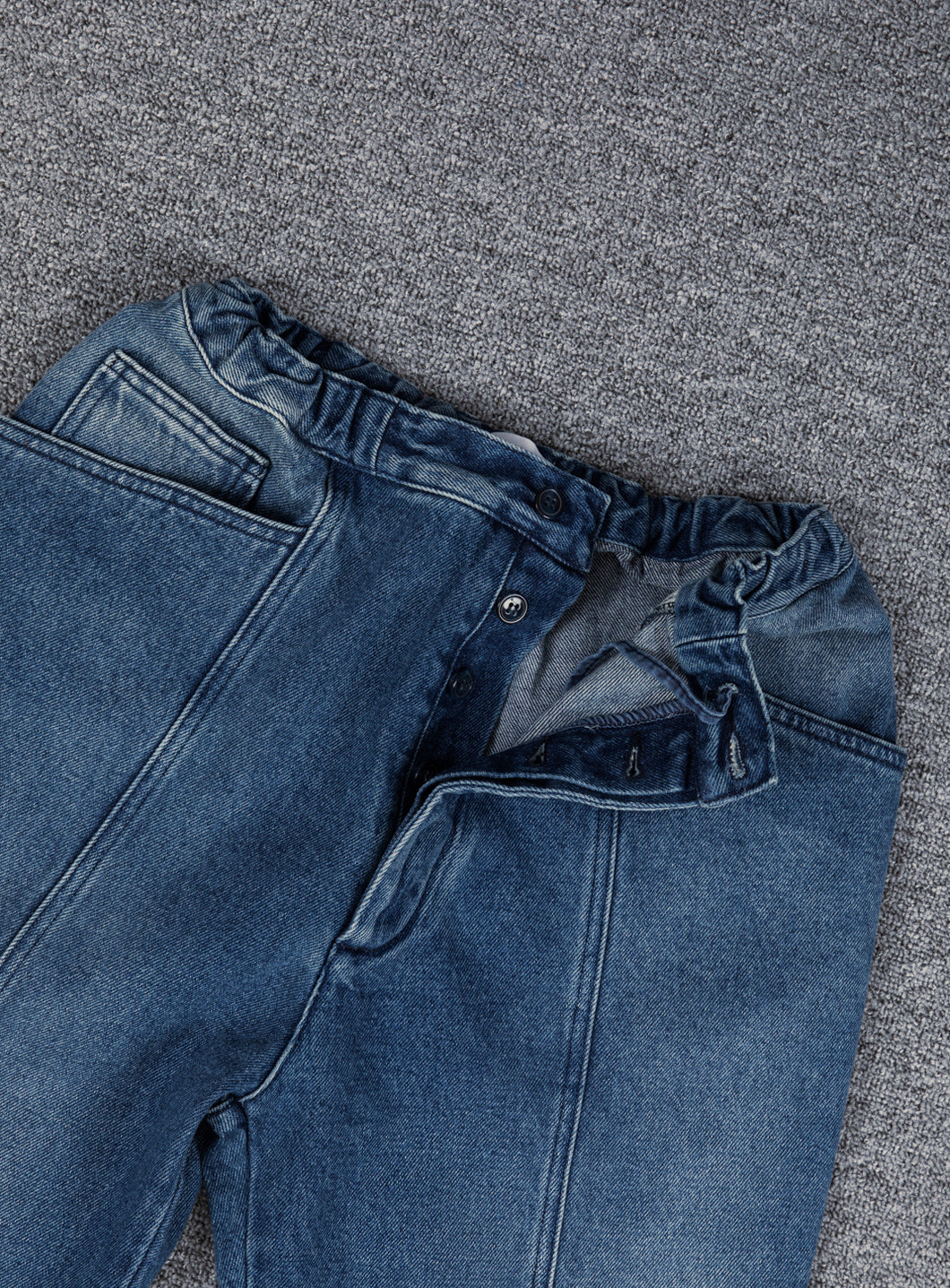 5 Pockets Pants with Front Cuts in Stone Denim