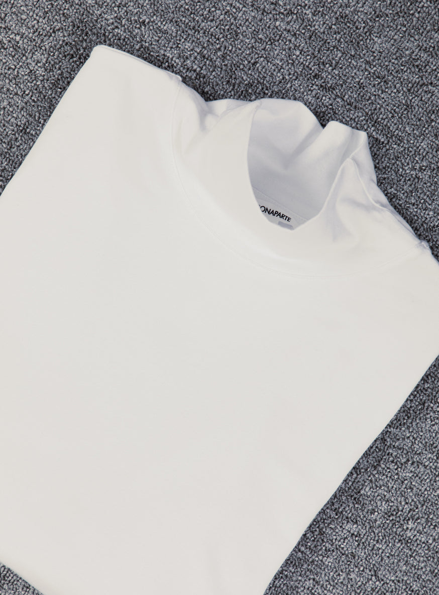 Funnel Neck Undershirt in White Cotton & Elastane