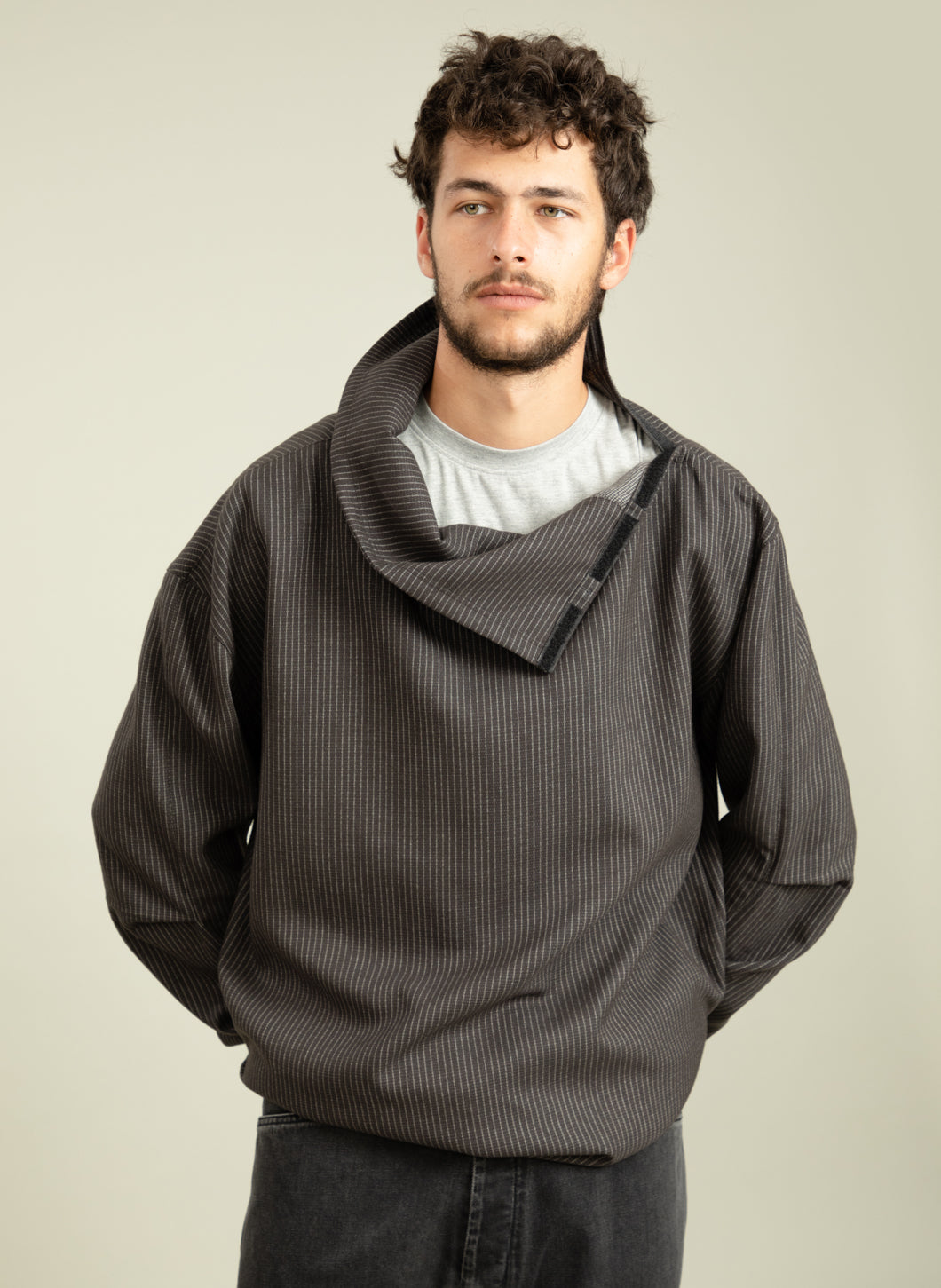 Sweatshirt-Poncho in Grey Fine Stripe Two-Face Fabric