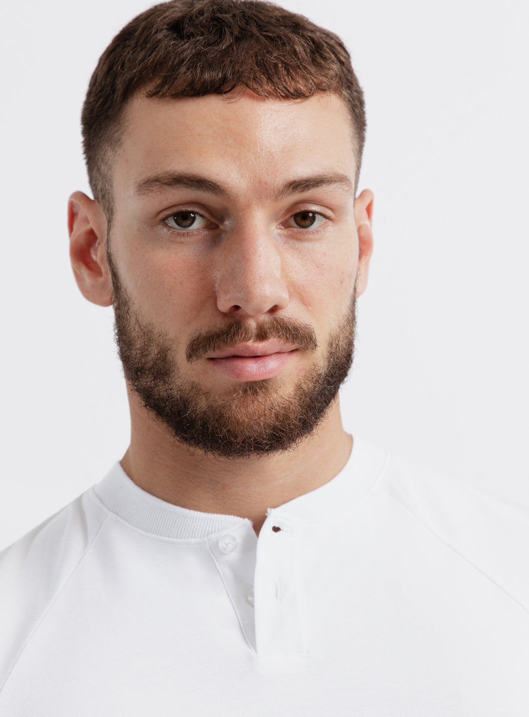 Short Sleeve Ribbed Collar Poloshirt in White Cotton Piqué