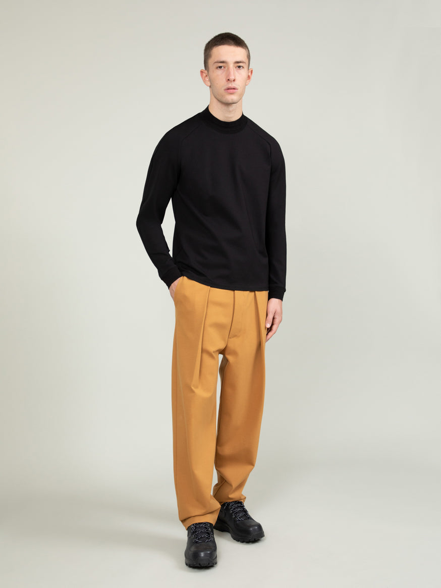 Sweatshirt with Hammer Sleeve in Black Technical Knit